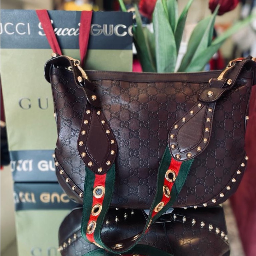 This bag could easily go by as new!